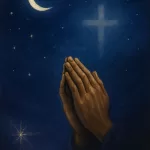 Imagem serena e inspiradora para oração cristã noturna, mostrando um céu noturno profundo em tons de azul escuro e roxo, com estrelas suaves e uma lua crescente brilhante. No primeiro plano, há elementos dourados e prateados que simbolizam luz divina e esperança. Uma cruz delicada e suave brilha ao fundo, enquanto mãos em oração são iluminadas pela luz celestial, transmitindo paz, serenidade, fé e proteção divina, ideal para um blog cristão de oração noturna.