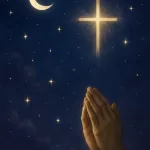 Imagem inspiradora e serena para oração cristã noturna, mostrando um céu noturno pacífico com tons profundos de azul e roxo escuro. Uma lua crescente suave brilha junto com estrelas cintilantes, enquanto elementos dourados e prateados simbolizam esperança divina e proteção. Uma cruz luminosa e mãos em oração estão delicadamente integradas na cena, transmitindo fé, proteção divina e tranquilidade para o descanso noturno.
